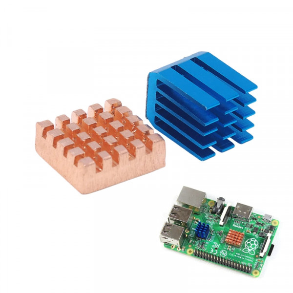 Медный и высокий голубой алюминиевый радиаторы на термоскотче