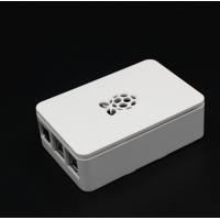 Белый пластиковый корпус с логотипом Raspberry Pi 4B